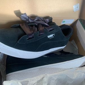 Suede Pumas